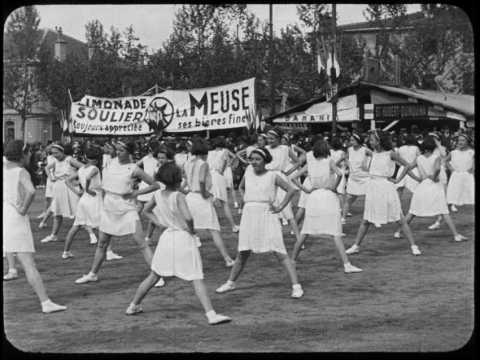 Kermesse-exposition de l'enfance, place Carnot, 1935 - version sonorisée | Anaelle CHEVALIER